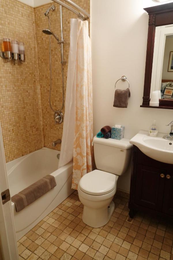 Ray's Bucktown Bed & Breakfast 3*